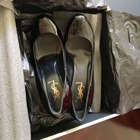 YSL Black Patent Tribute Two Cap Toe Escarpin Pump - Picture 3 of 4